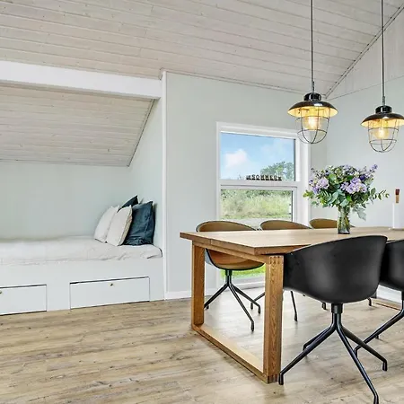 Stunning In With 3 Bedrooms And Internet Jerup